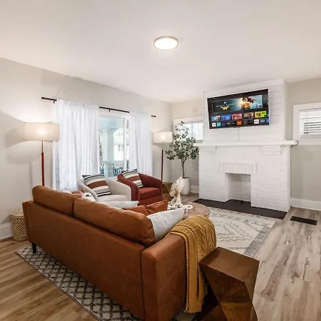 Villa Oakwood Charm Family-Friendly 3Br Getaway